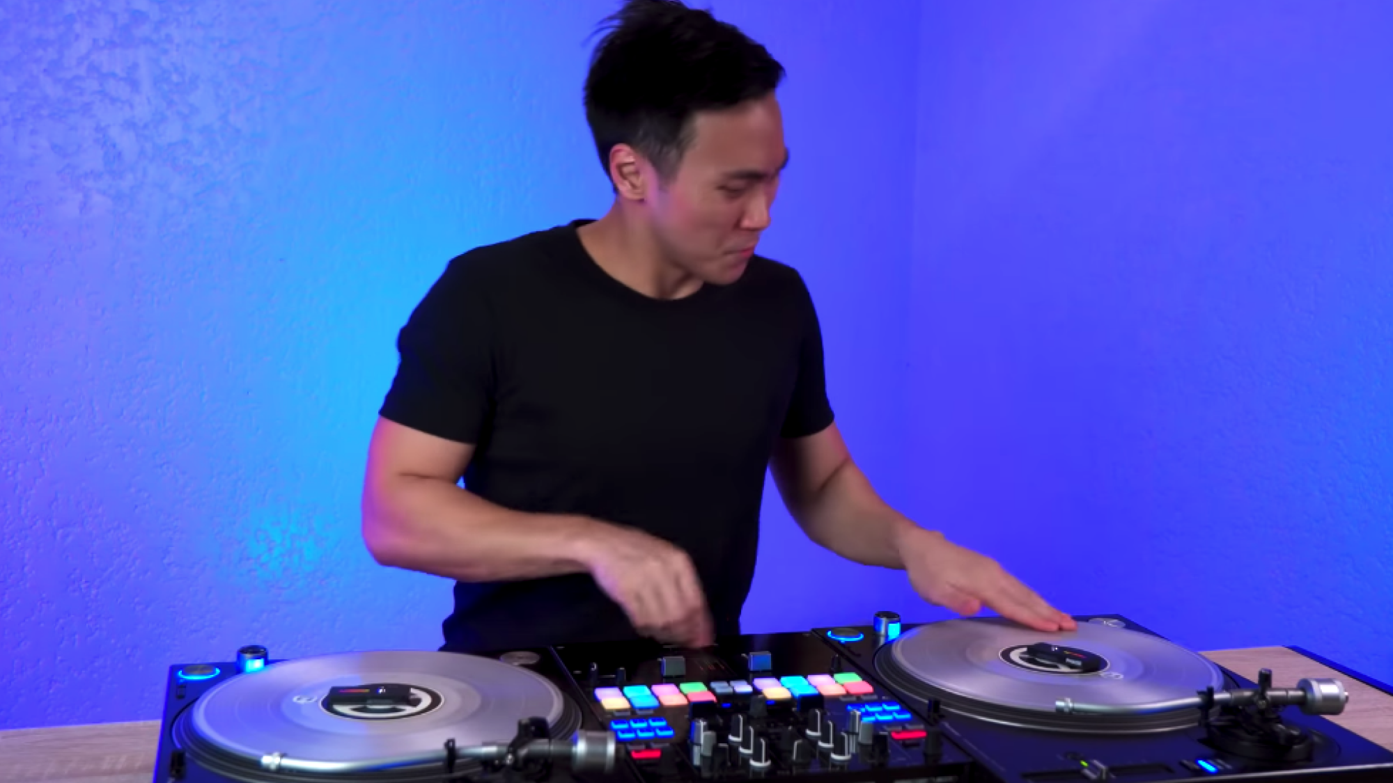 DJ Carlo reviews Phase DJ controller